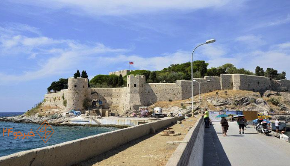 قلعه سنگی؛ از جاذبه های گردشگری جزیره کبوتر کوش آداسی